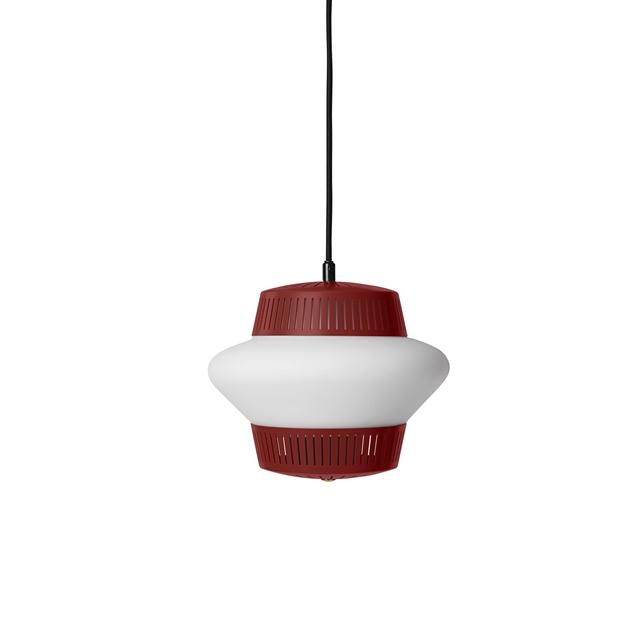 Warm Nordic Opal Pendel i Mørk Rød - Elegant Belysning